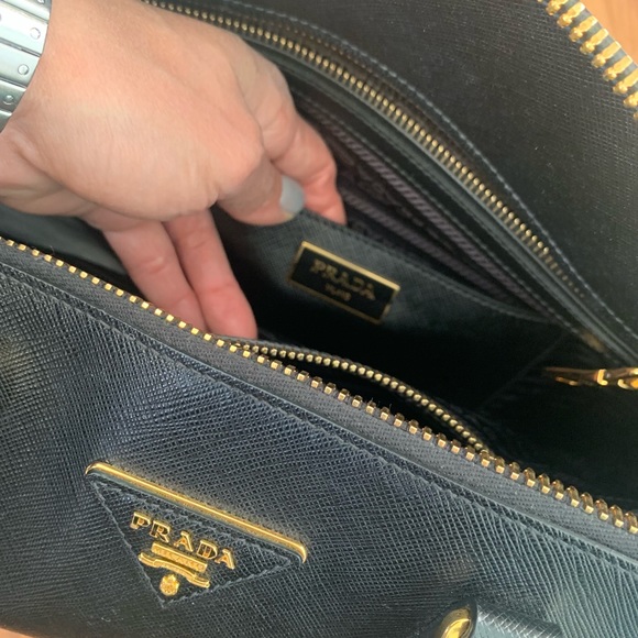 🖤STUNNING PRADA BAULETTO SAFFIANO LUXNERO TOTE🖤 - Picture 6 of 8